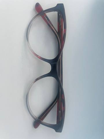 Jacqueville-C2 — lunettes rouges au Bénin