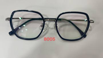 Kerou-C13 — lunettes noires en République démocratique du Congo